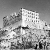 Ruínas do mosteiro de Monte Cassino após o fim dos combates. Das coleções do Arquivo Digital Nacional.